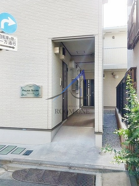 パレシュクルのエントランス|エントランスです。