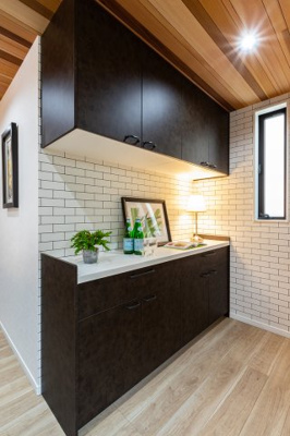 【居間・リビング】 | マイタウン浜甲子園プレミアム◇◆限定1区画◇◆モデルハウス◇◆ | 【同社施工例写真】
カップボード標準設置♪