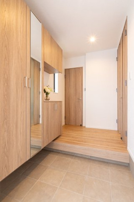 【玄関】 | マイタウン浜甲子園プレミアム◇◆限定1区画◇◆モデルハウス◇◆ | 【同社施工例写真】
シューズボックス・・・Panasonic製が標準仕様♪