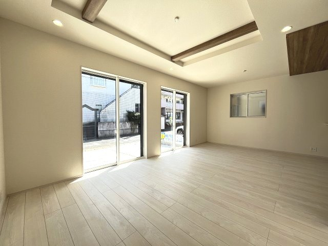 【居間・リビング】 | 福岡市南区弥永1丁目　4号棟（全4棟）【仲介手数料無料・0円】 | 現地写真。