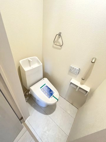 【トイレ】 | 福岡市南区弥永1丁目　4号棟（全4棟）【仲介手数料無料・0円】 | 現地写真。2階にもトイレです。
