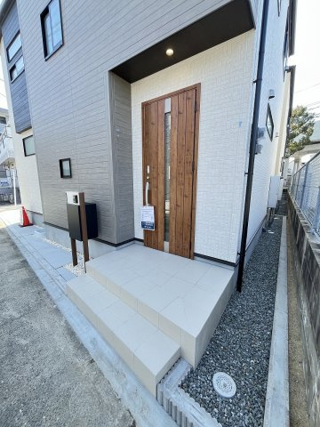 【玄関】 | 福岡市南区弥永1丁目　4号棟（全4棟）【仲介手数料無料・0円】 | 現地写真。