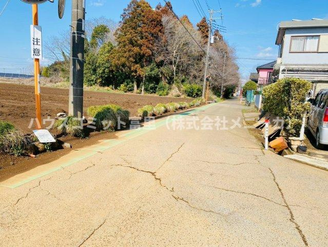 十倉　中古戸建の前面道路含む現地写真