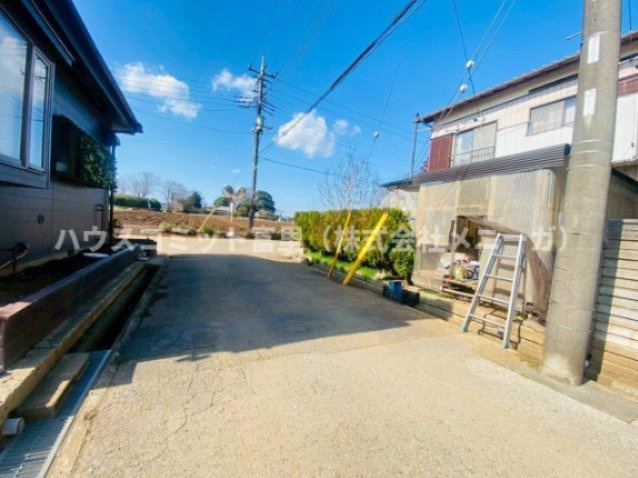 十倉　中古戸建の前面道路含む現地写真