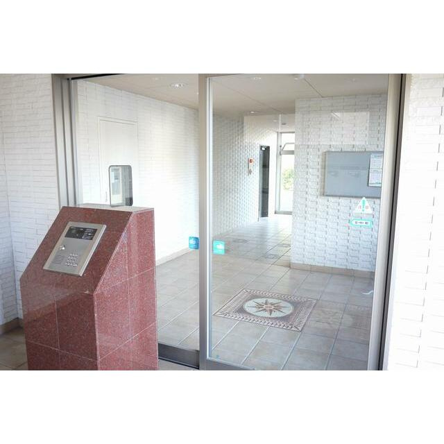 熊本市東区八反田２丁目の賃貸マンションのエントランス