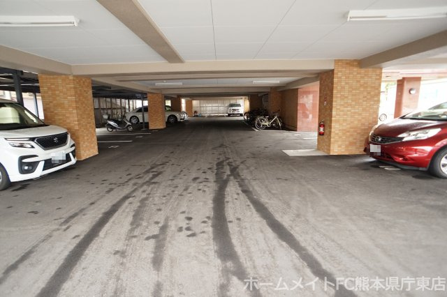 熊本市東区八反田２丁目の賃貸マンションの駐車場