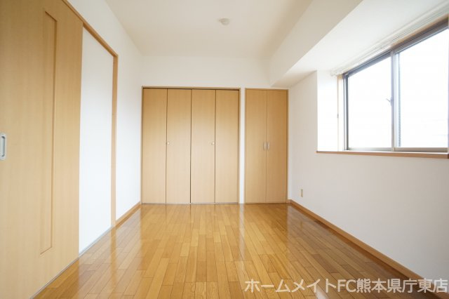 熊本市東区八反田２丁目の賃貸マンションの洋室