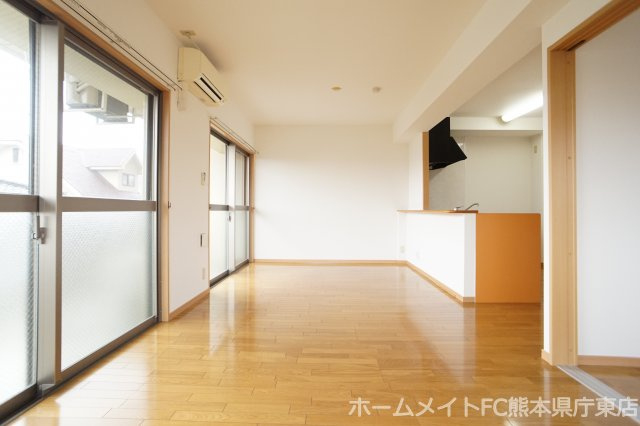 熊本市東区八反田２丁目の賃貸マンションの居間・リビング