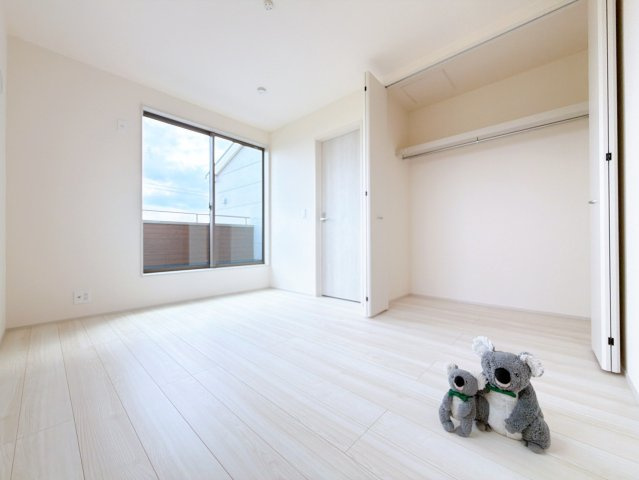 【洋室】 | 前橋市鼻毛石　新築住宅 | 広さはお子様の勉強部屋にも適した広さ！
勉強机や本棚などの家具を置いてもフリースペースも確保できます。