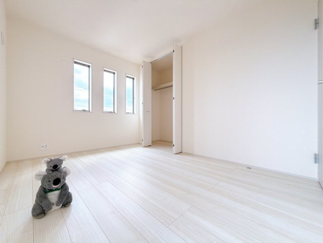 【洋室】 | 前橋市鼻毛石　新築住宅 | 「どんな家具を置こうかな」とワクワクする。じぶん好みのこだわりのお部屋にしてゆったりと寛げます。