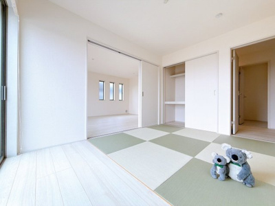 【和室】 | 前橋市鼻毛石　新築住宅 | LDKに隣接している和室。お子様を遊ばせたりお昼寝させたりしながら家事を行えます。