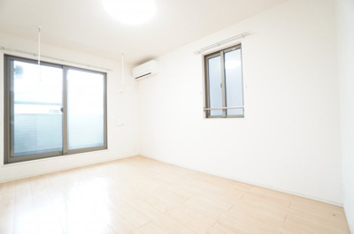 【居間・リビング】 | ウエストヒルプラム | ※同物件・反転タイプの写真です。