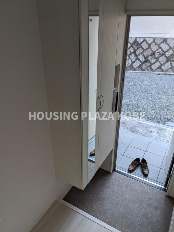 クローバー富士５号館の玄関