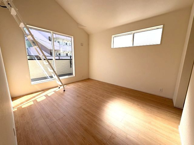 【寝室】 | 福岡市南区弥永1丁目　3号棟（全4棟）【仲介手数料無料・0円】 | 現地写真。2階主寝室です。