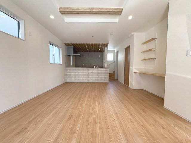 【居間・リビング】 | 福岡市南区弥永1丁目　3号棟（全4棟）【仲介手数料無料・0円】 | 現地写真。リビングです。