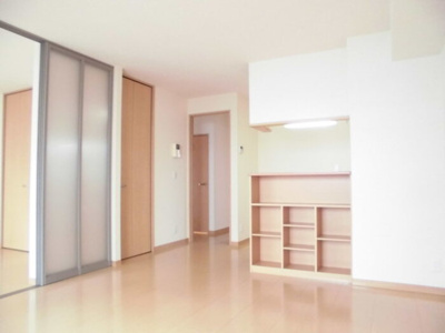 【居間・リビング】 | コモドA棟 | ※同物件・同タイプの写真です。