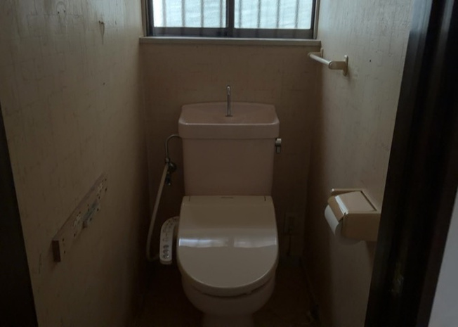 【トイレ】 | トイレは大きさや形、機能、抗菌性などが異なる多種多彩なタイプが各メーカーから出ています。それぞれに良さがあるため、事前にどういったタイプのトイレがいいのかをご家庭内で決めて、内見に行くといいでしょう。