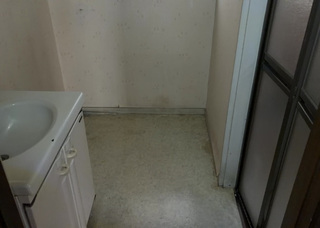 【脱衣所】 | 多くの戸建て住宅で見かける洗面脱衣所は、洗面台と洗濯機が2畳ほどのスペースに並べられていて、洗面所が脱衣所を兼ね備えている間取りが一般的です。お客様が利用することもある、パブリックな空間でもあります。