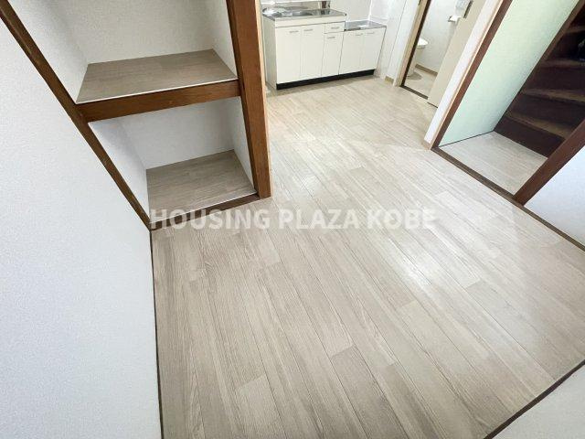 須磨浦通４丁目貸家の居間・リビング