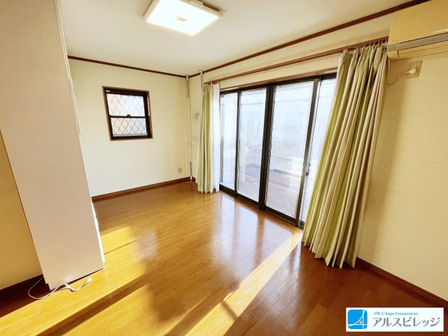 中古／川越市大字砂新田の居間・リビング|明るい光が射し込む陽だまり空間