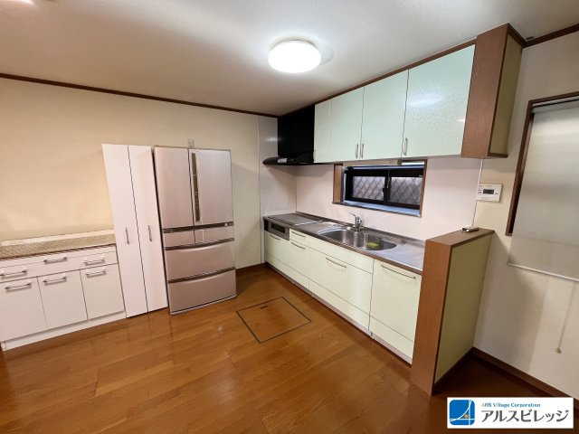 中古／川越市大字砂新田のキッチン|収納に便利な床下収納や吊戸棚があります