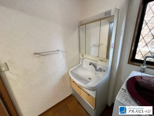 中古／川越市大字砂新田の独立洗面台|三面鏡付化粧洗面台