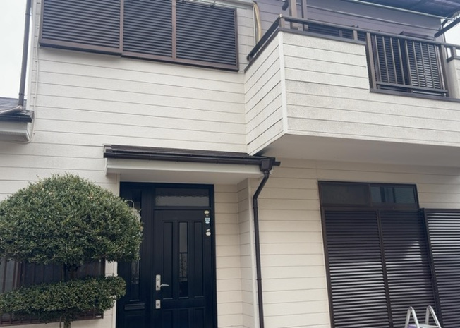 【構造・工法・仕様】 | 木造住宅とは土台、壁、柱など建築物の強度を支える構造体の材に木が使用されている構造を指します。構造体は建物の自重を支えるだけではなく風圧や水圧、積裁荷重などあらゆる衝撃に耐えるための基礎です。