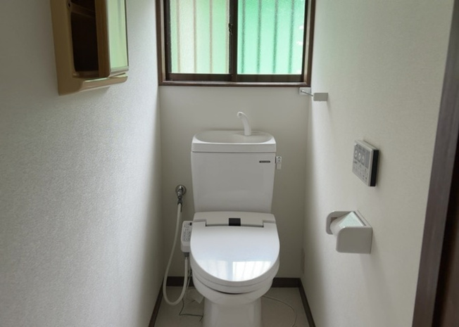 【トイレ】 | トイレは大きさや形、機能、抗菌性などが異なる多種多彩なタイプが各メーカーから出ています。それぞれに良さがあるため、事前にどういったタイプのトイレがいいのかをご家庭内で決めて、内見に行くといいでしょう。