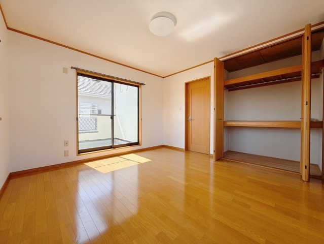 【中古戸建】藤岡市中栗須の洋室|■2階洋室｜2階各居室には収納をご用意しています♪常にお部屋を綺麗に保てます！小さなお子様も自然とお片付けができるようになるのでうれしいですよね！