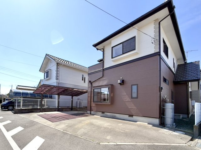 【中古戸建】藤岡市中栗須の外観|■外観｜特徴のある個性的な住まいと美しい街並み、そして住みやすい環境を、ぜひ現地でご覧になりませんか。お気軽にお問合せください(^^)  