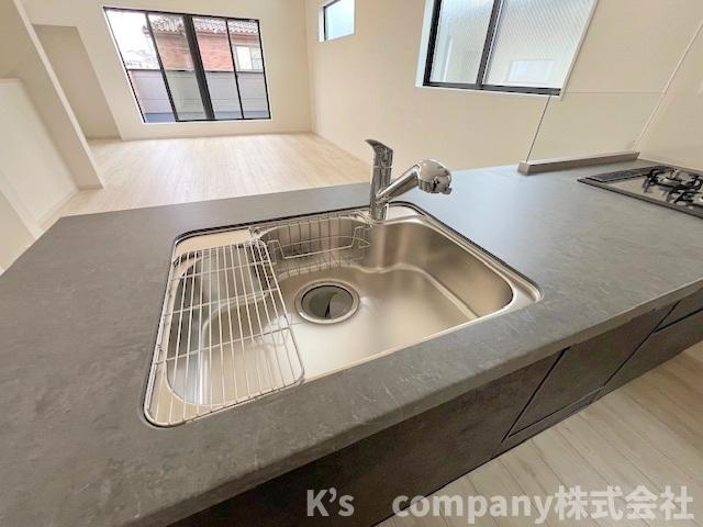 ◎茅ヶ崎市高田4丁目　新築戸建　1号棟のキッチン|耐久性に優れたステンレス素材のシンク◇