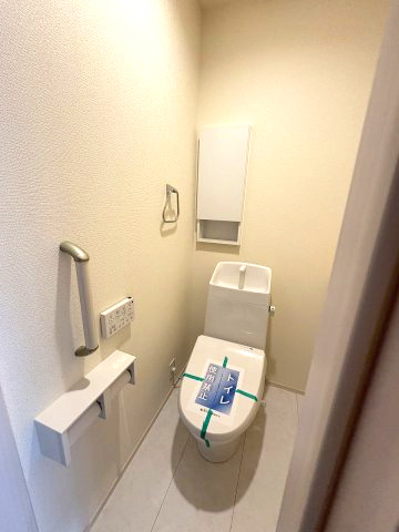 【トイレ】 | 福岡市南区弥永1丁目　2号棟（全4棟）【仲介手数料無料・0円】 | 現地写真。2階にもトイレです。