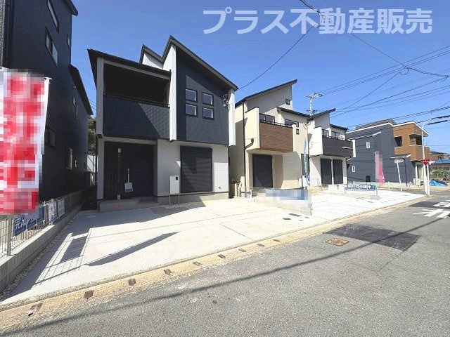 【玄関】 | 福岡市南区弥永1丁目　2号棟（全4棟）【仲介手数料無料・0円】 | 現地写真。