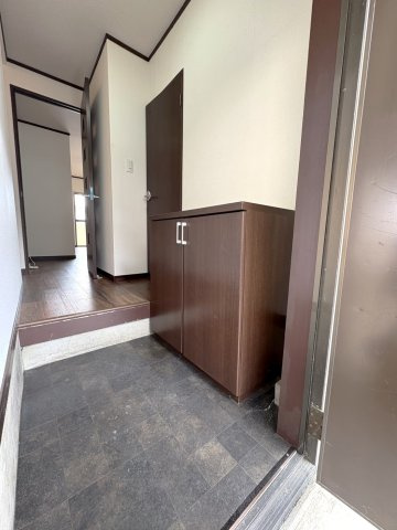 コーポリヲの玄関|収納もある玄関です