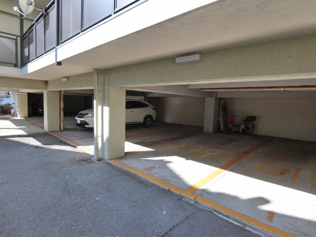 離宮前グリーンハイツの駐車場|空は要確認
