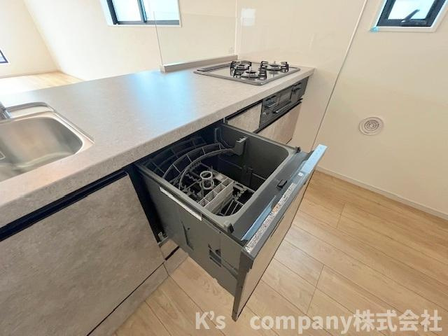 ◎茅ヶ崎市高田4丁目　新築戸建　2号棟のキッチン|家事の負担を軽減してくれる食器洗い乾燥機付き☆