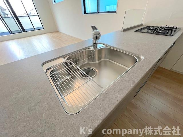◎茅ヶ崎市高田4丁目　新築戸建　2号棟のキッチン|耐久性に優れたステンレス素材のシンク◇