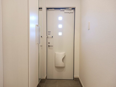 【玄関】 | レスポワールＢ | 収納もある玄関です