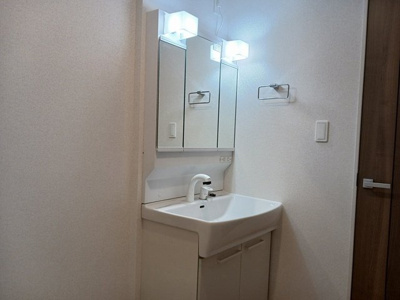 【洗面所】 | レスポワールＢ | 明るい洗面所です