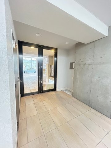 神戸市中央区旭通５丁目の賃貸マンションのエントランス