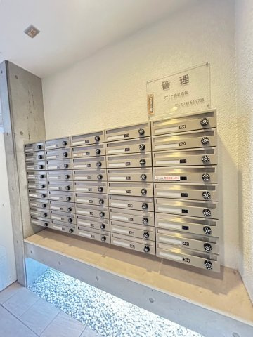 神戸市中央区旭通５丁目の賃貸マンションのロビー