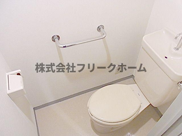 西東京市新町４丁目の賃貸マンションのトイレ