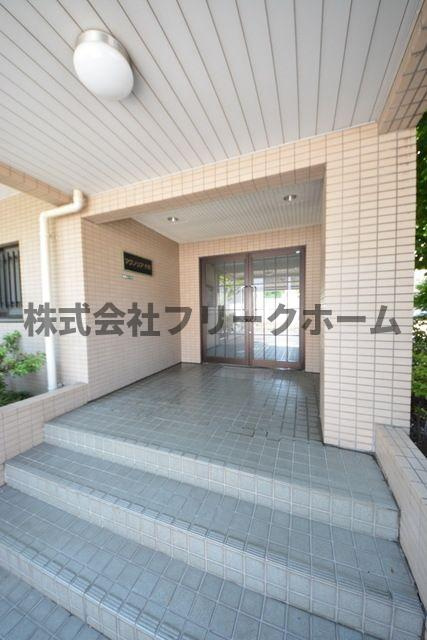 西東京市新町４丁目の賃貸マンションのエントランス