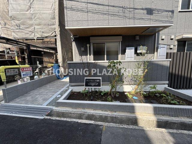 神戸市須磨区東町４丁目のアパートのエントランス