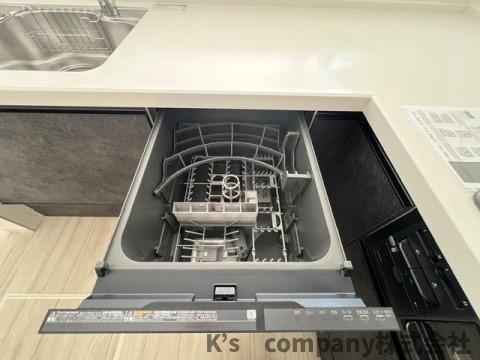 ◎茅ヶ崎市高田4丁目　新築戸建　4号棟のキッチン|時間短縮に便利な食洗器完備♪