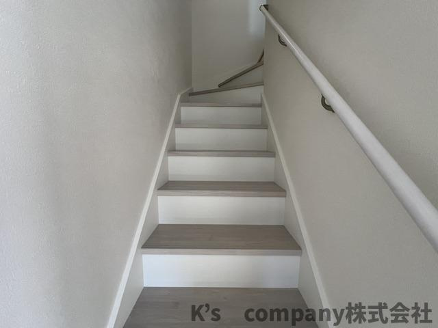 ◎茅ヶ崎市高田4丁目　新築戸建　4号棟の内装|手すり付き階段♪