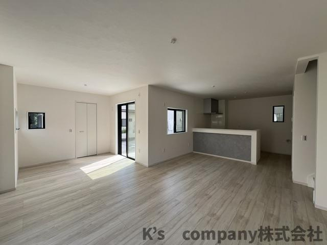◎茅ヶ崎市高田4丁目　新築戸建　4号棟の居間・リビング|ご家族が集まるリビングスペース♪