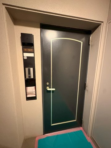野村三好ケ丘6番館の玄関