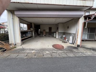 【駐車場】 | 桜川市真壁町真壁7K中古住宅 | ガレージあります