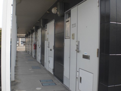 【玄関】 | レオパレスアクアタウン | 備品や設備仕様は号室等により異なります。現地をご確認下さい。